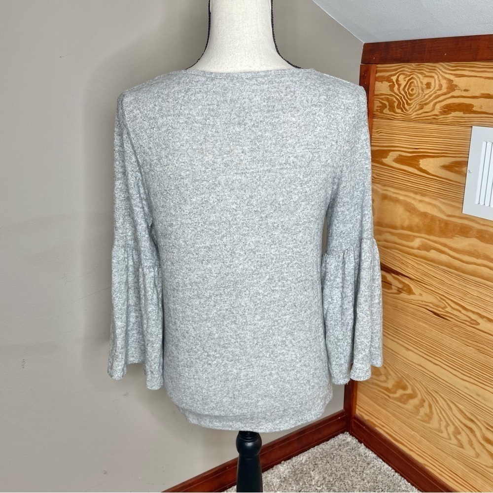 Caution To The Wind Grey Tie Knot Front Bell Sleeve Knit Top Blouse Medium - Picture 2 of 6